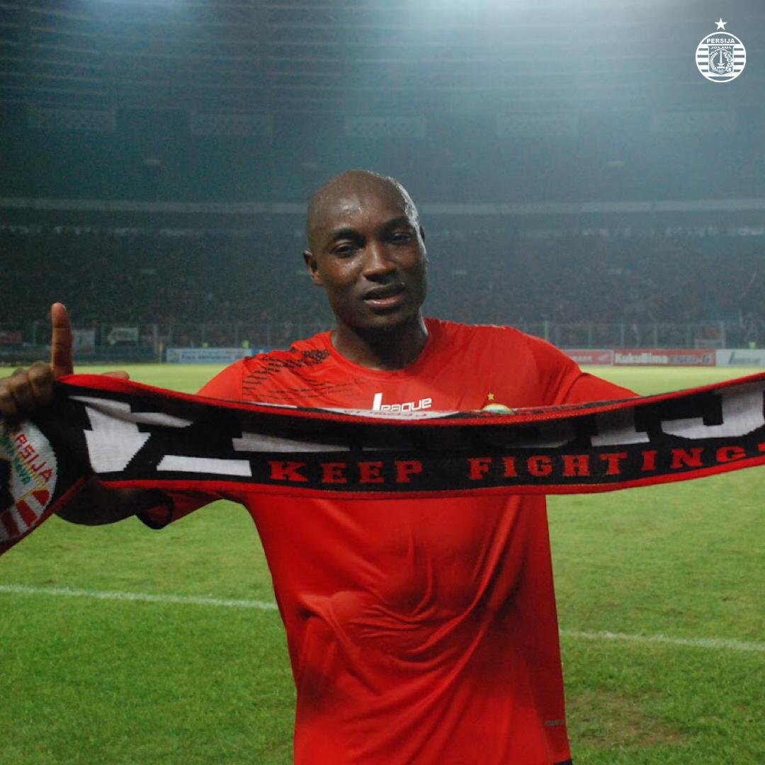 ThatBolaGuy's tweet photo. Gak akan ada 2018 kalau gak pernah ada beliau di 2013.

Bukan dia yang kasih kita trofi juara. Tapi karena dia, jalan menuju trofi itu tetap terbuka. https://t.co/VL49dEgxvB
