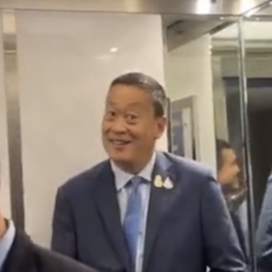 Shinawatrian009's tweet photo. สมแล้วที่เป็นนายกที่นางแบกฝ่ายธรรมะรักมากที่สุดคิดถึงท่านนะคะ https://t.co/3TRhJOFaWx