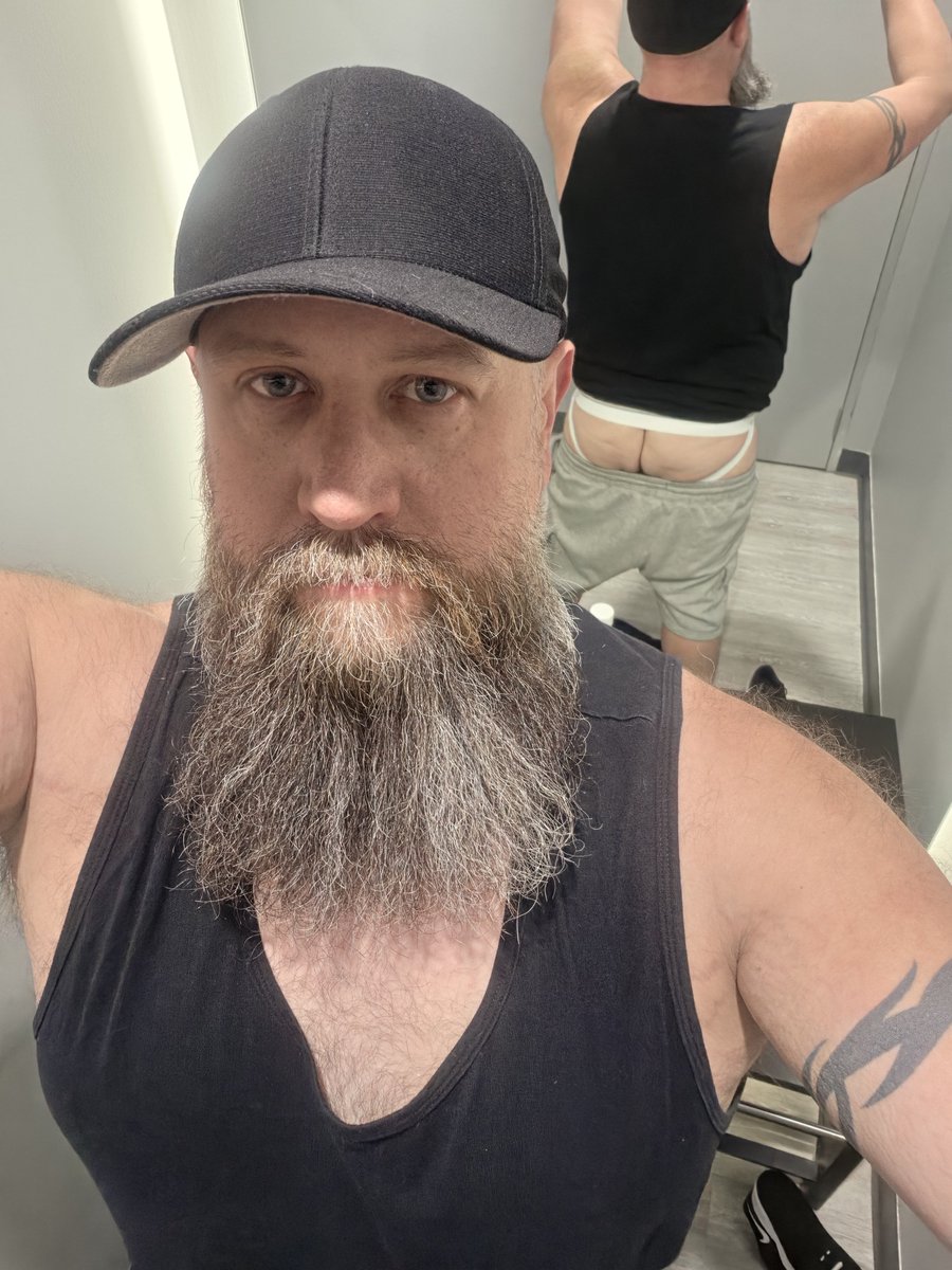 jbearaus's tweet photo. Eat my ass and sniff my jock after this work out? https://t.co/5oZoX8Hp3b