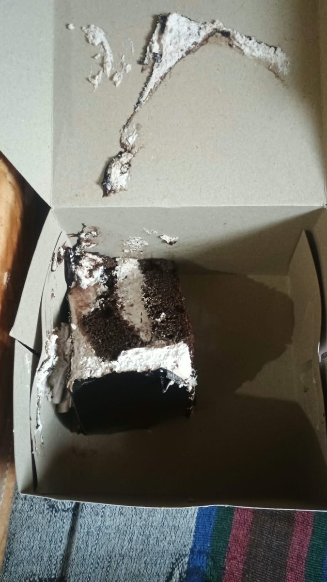 Noahh908's tweet photo. @Swiggy  @SwiggyCares  i ordered 800 gm white bread I got 700 gm, 
They were run out of brown bread i modified with pastry but pastry were smashed. Look into this matter and proceed replacement 
My order I'd : 247901177113981 https://t.co/jVTGKh8gIK