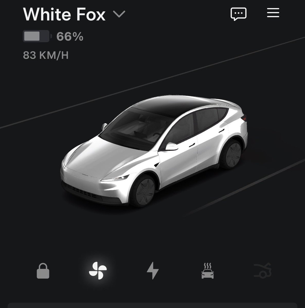 cpp_th's tweet photo. Heute Morgen:
Meine Frau nimmt den #Tesla.

Nachmittag:
Ich hol ihn von ihrer Arbeit ab.
Dann Kids.

Schlüssel? Brauche ich nicht.
Handy reicht.

Ich steige ein.
Sitz fährt auf meine Position.
Ihre Musik ist weg.
Meine ist da.

Kein Umstellen.
Kein Suchen.
Kein „wer hatte den Schlüssel?“

Familienauto heißt bei uns nicht
Kompromiss.

Es heißt:
zwei Fahrer, ein Auto,
null Theater.

Geht das bei euch auch so einfach
oder zofft ihr euch noch um Sitze und Playlist?