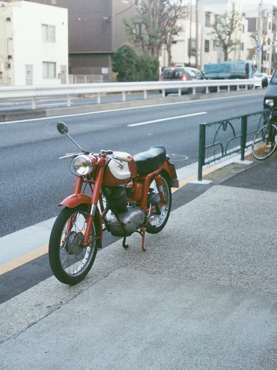 CorinneMatzljs's tweet photo. Touring invitation: a mini-endurance run in Japan on May 2. Depart Tokyo Station at 8:30, ride around Tokyo Bay clockwise for about 200 km. Bikes made by 1990, up to 125cc. No highways. Not a race—safety first. DM to join. https://t.co/p8bQstFT2E