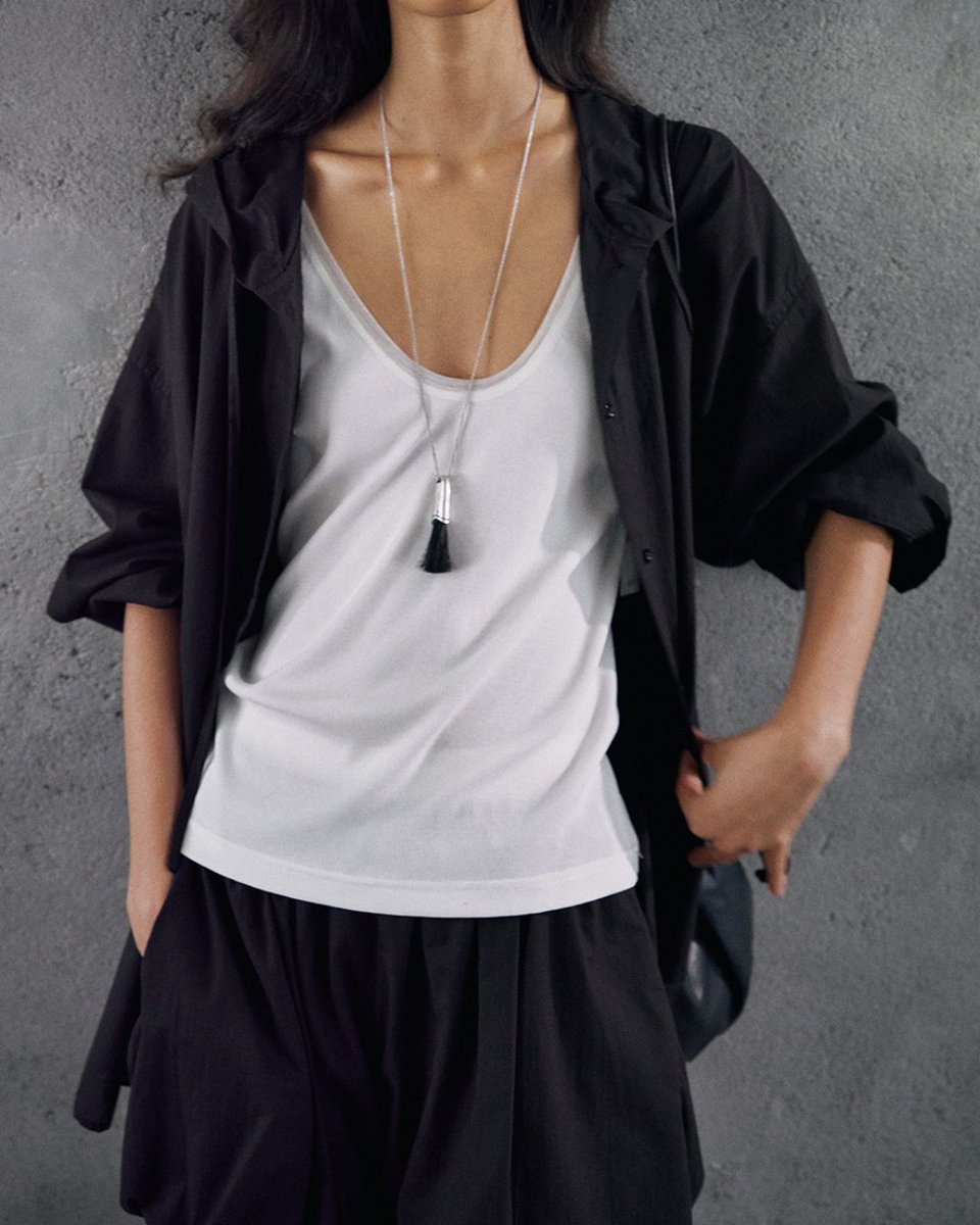 defane_official's tweet photo. ▮ ▯ Item info ▮ ▯

オプティカルバリアフーデッドシェル 10646

ID:10646
￥12,980

<color>
ブラック
ホワイト
パープル

#defane　#ディファーネ

#fashion
#ootd
#japanesefashion
#modefashion
#blackfashion
#今日のコーデ
#ファッション
#モード系ファッション
#ブラックコーデ https://t.co/wVW9DOuHBk