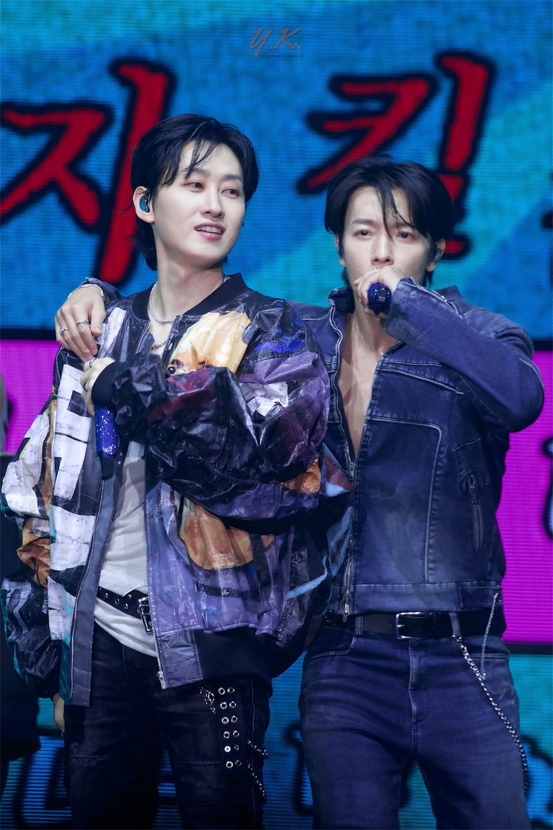 lovelf_yk's tweet photo. 20260906 DONGHAE 1st SOLO ENCORE CONCERT[ALIVE]

그래
이렇게 붙어있는 거 바로 우리 디애니다👀🙂‍↕️

@donghae861015 
@AllRiseSilver 
-
#동해 #은혁 #donghae #eunhyuk
#superjuniordne https://t.co/XfQVcklSdU
