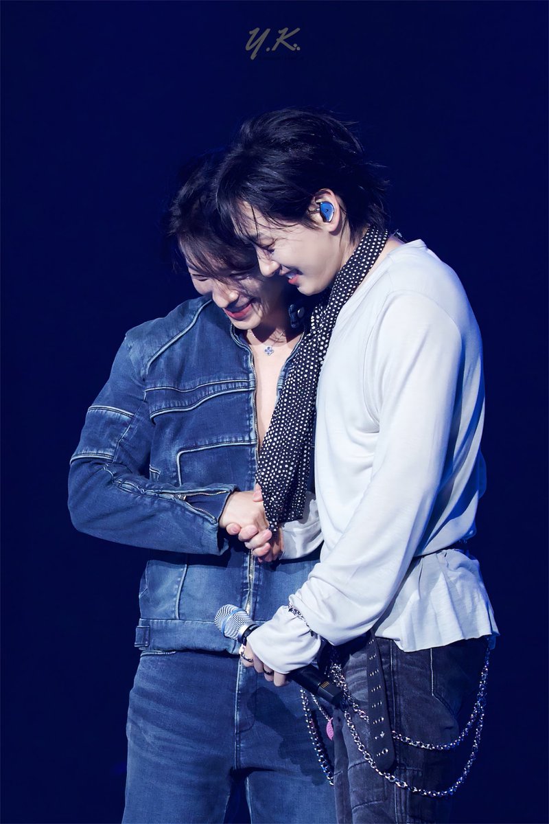 lovelf_yk's tweet photo. 20260906 DONGHAE 1st SOLO ENCORE CONCERT[ALIVE]

그래
이렇게 붙어있는 거 바로 우리 디애니다👀🙂‍↕️

@donghae861015 
@AllRiseSilver 
-
#동해 #은혁 #donghae #eunhyuk
#superjuniordne https://t.co/XfQVcklSdU
