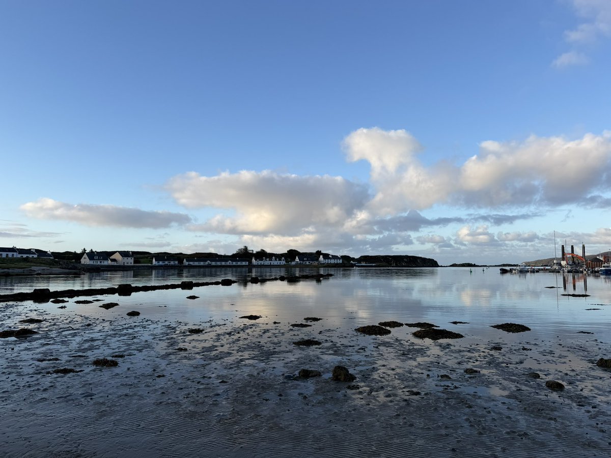 tredgold23's tweet photo. Lovely start to the day in #PortEllen #Islay https://t.co/nzXTd7xQUH