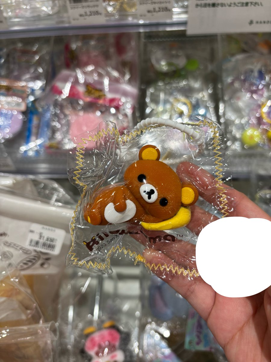 ayumizukitty18's tweet photo. 待って。。
久しぶりにハンズ来たら可愛すぎるスクイーズ見つけたやばい買う https://t.co/9GVoW4DR70