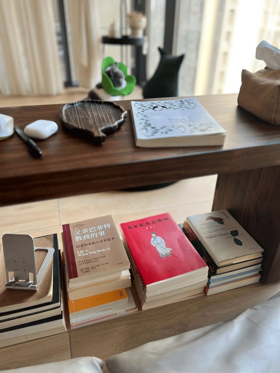 ArchieDubas's tweet photo. Tired of clutter 10 mins of vintage sorting per day can declutter your space and bring little surprises! https://t.co/BcWudYMhZ3