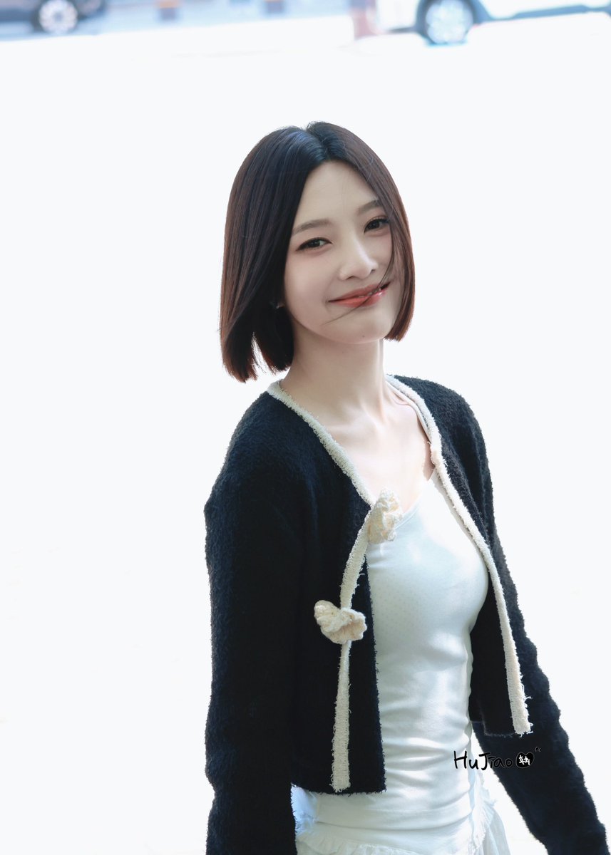 HuJiao_1009's tweet photo. #JOY #조이 ☺️ https://t.co/PNGaxcmY9b
