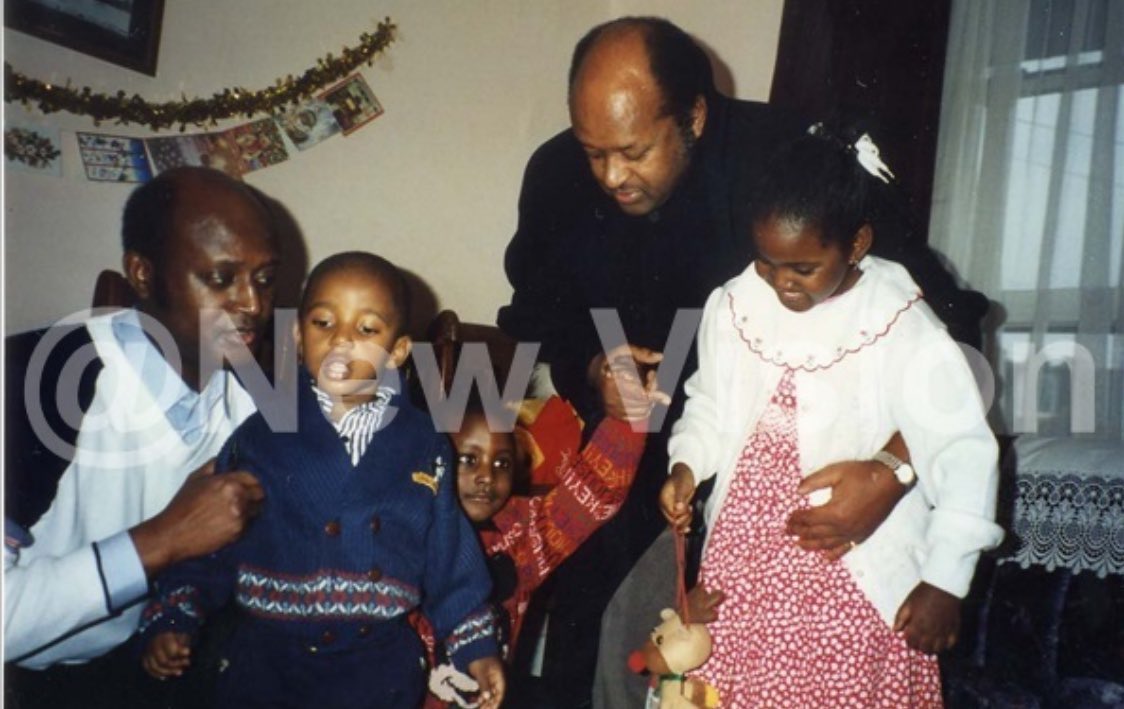 kamurasides's tweet photo. This picture goes back to when my cousin, His Majesty Omukama Oyo Nyimba Kabamba Iguru, and I were just toddlers standing alongside our fathers and Princess Nsemere. RIP your majesty, My king. Psalm 34:18🙏🕊️ https://t.co/BW2zrHfTPL