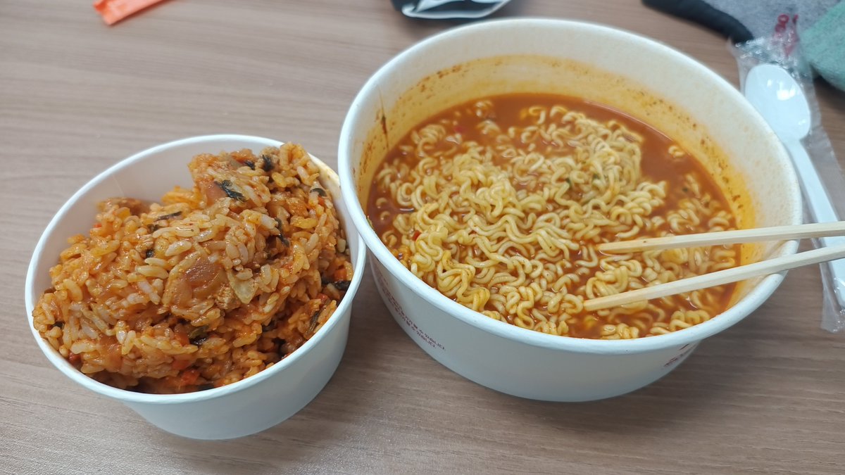 PJB_KR's tweet photo. 오랜만에 한시간 쉬니까 든든하게 밥먹어야지 https://t.co/gvJJx1nGFZ
