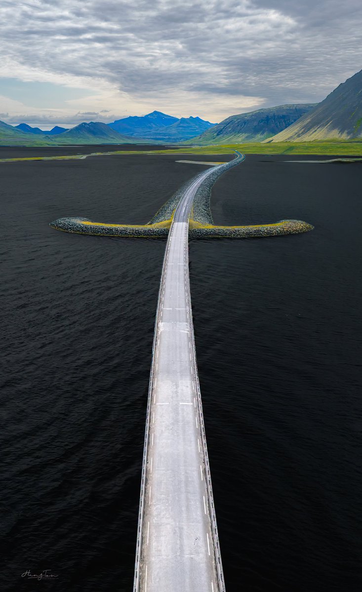 LucillaMessuz's tweet photo. We spend so much time avoiding the inevitable curves, expecting a straight line https://t.co/d6Qa0DIkBO