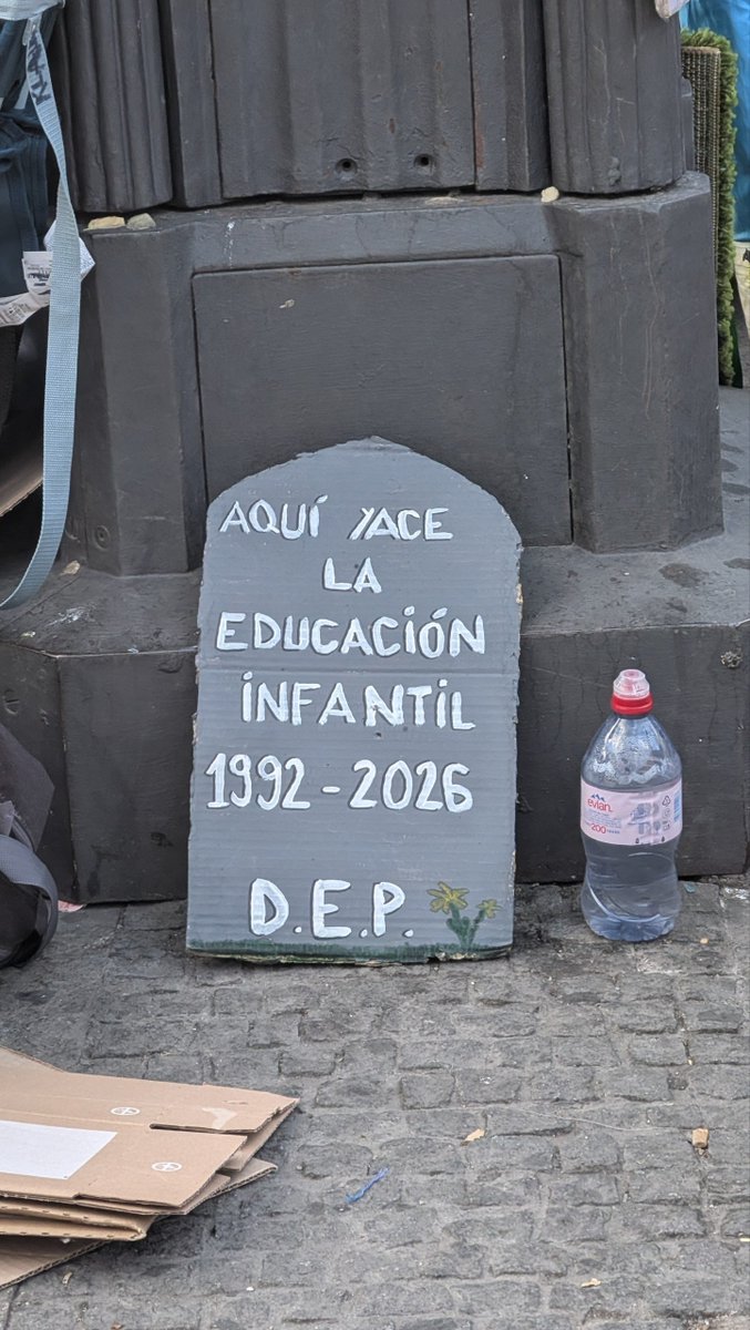 PoderPopularWeb's tweet photo. Directo 📸

Tercer día de acampada de las educadoras infantiles en huelga en la Puerta del Sol de Madrid. 

"Aquí hace la educación infantil". https://t.co/ePtUuCPAok