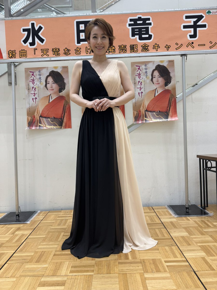 event_deto's tweet photo. 遅くなりましたが
#瀬口侑希 「二人傘」
#水田竜子 「天竜なさけ」
発売記念イベントありがとうございました！

瀬口さん、水田さんのユアエルムでは初ペアのイベントでした！

情感と力強さ溢れる2ステージホント音響しながら聴きいってしまう各30分間でした✨
そしてお2人とも本当に気さくでいつもありがとうございます🥺

生憎の天候ではありましたが多くのお客様のご来場ありがとうございました！

また皆様のご来場お待ちしております☺️
