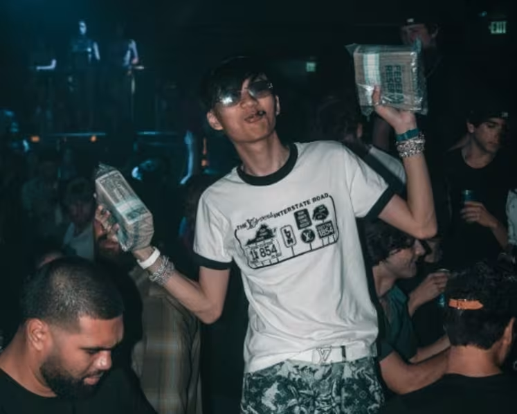 thisisksa's tweet photo. Malone Lam, 22, has pleaded guilty to his role in a crypto heist that stole and laundered more than $245M.

The story is wild.

In August 2024, Lam and his crew targeted a Bitcoin holder in Washington D.C.

They pretended to be representatives from Google and crypto exchange Gemini and convinced the victim that his account had been compromised.

The victim gave them access to his Google Drive and security information.

That was enough.

The group drained more than 4,100 $BTC from his wallets which was worth over $245M at the time.

Then they started spending like they had won the lottery.

Luxury cars.
Private jets.
$2M watches.
Mansions.
Nightclubs.

Lam reportedly spent $569,000 at a Los Angeles nightclub in a single night and bought more than 30 cars, including Ferraris, Lamborghinis and Porsches.

But the flexing didn't last.

Investigators eventually tracked down the group, and Lam was arrested in Miami.

The wider operation allegedly stole more than $263M in crypto through social engineering, hacking and even break-ins targeting victims' hardware wallets.

18 people have been charged.

Lam is now the 11th person to plead guilty.

He faces up to 20 years in prison.

One of the craziest crypto crime stories yet.
