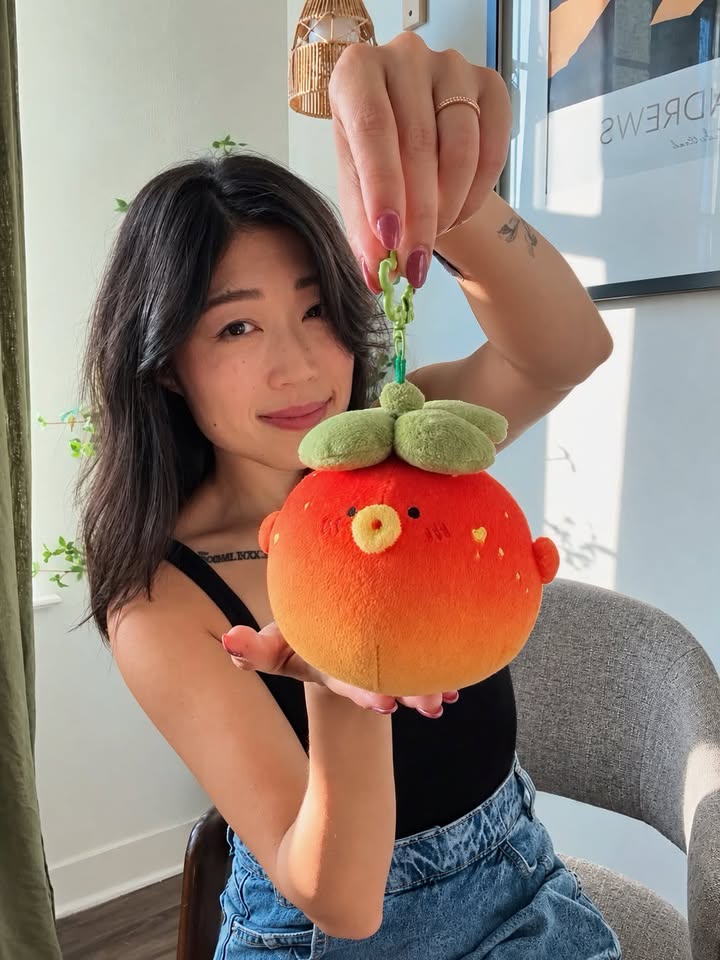 GaoPengToys's tweet photo. 🍊🐡 THE PERCY DROP IS HERE!

Meet Percy the Persimmon Puffer Fish — now in TWO sizes! 🧡

Creator: @ https://t.co/chohGdHnRt(ins)
Link: https://t.co/CabtI6O9l7

✨ 12” Percy Plushy — big, round, squishy & ready for cuddles
✨ 4” Percy Bag Charm — a tiny Percy you can take everywhere

From a little clay creation to a real-life plushy, seeing Percy come to life has been such a surreal journey. 🥹🍃

The drop is officially LIVE!
Shop now through the link in bio @ https://t.co/chohGdHnRt 🛍️

Big Percy, baby Percy… or BOTH? 👀🐡🧡

#BlimmyStudio #PercyThePuffer #PlushyDrop #Plushies #BagCharm #KawaiiPlush #PlushieCollector #CutePlush