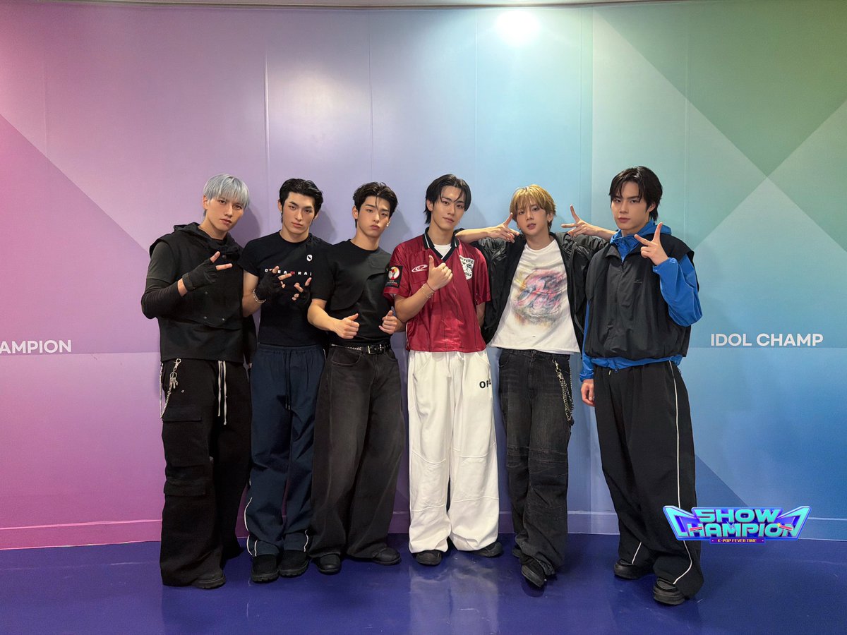 showchampion1's tweet photo. 무슨 말을 할까 생각하다가 💬
몰라 그냥 
#82MAJOR 사랑해 고마워 보고 싶어 ❤️
이런 거밖에 생각이 안나 
그냥 사랑해 진짜 너무 사랑해 🥰

한쪽 귀에는 #Like_Fire 🔥
한쪽 귀에는 #오늘어때 ❓
이걸 싫어할 #쇼챔피언 은 없을 듯 😍 https://t.co/ixRkltHCUJ