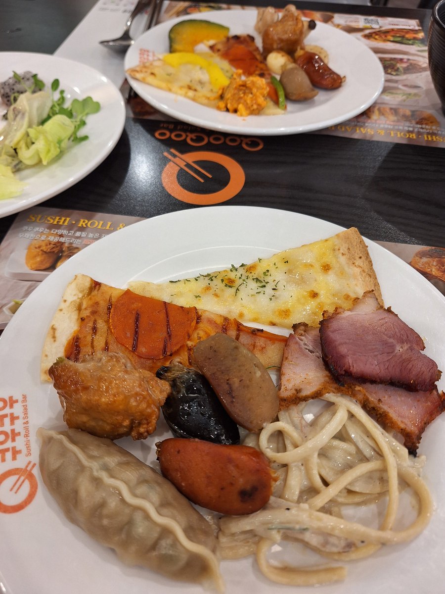 20____2O's tweet photo. 오늘도 나굼 안 주고 제가 다 먹었어요🍴 https://t.co/spanHcxwQR