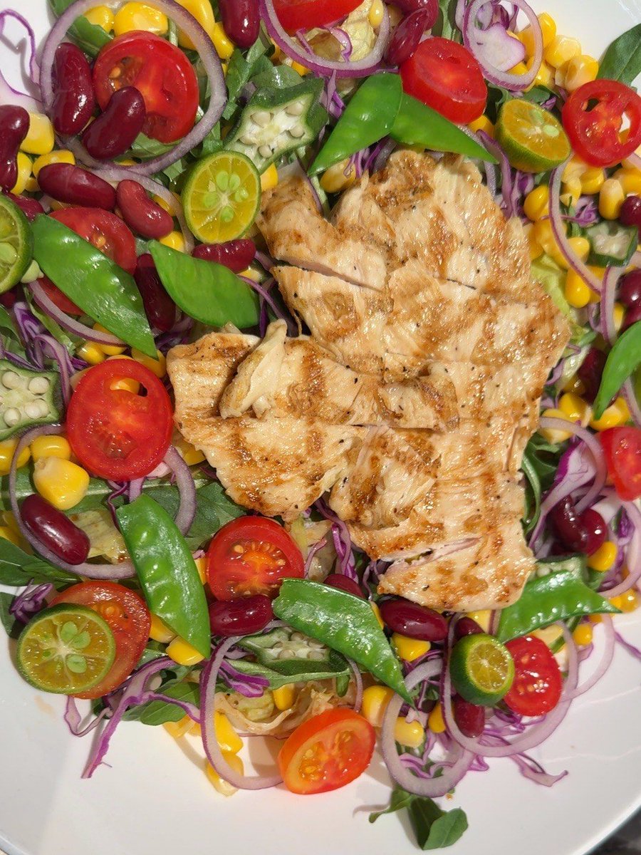 TynishaFrazgit's tweet photo. Just a cozy weeknight treat  Grilled chicken + roasted veggies + quinoa = balanced u0026 delicious, perfect for refueling after work. #EasyMeals https://t.co/bphihgnlht