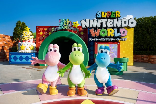 livedoornews's tweet photo. 【可愛い】USJ「スーパー・ニンテンドー・ワールド」、ピンク＆みずいろのヨッシー初公開
https://t.co/1SVpsU4sSI

5周年を迎えた「スーパー・ニンテンドー・ワールド」では、お祝いムードがパワーアップするグリーティングがこの秋から期間限定で登場。ピンクとみずいろのヨッシーが初披露された。 https://t.co/qm8KbVmSSy
