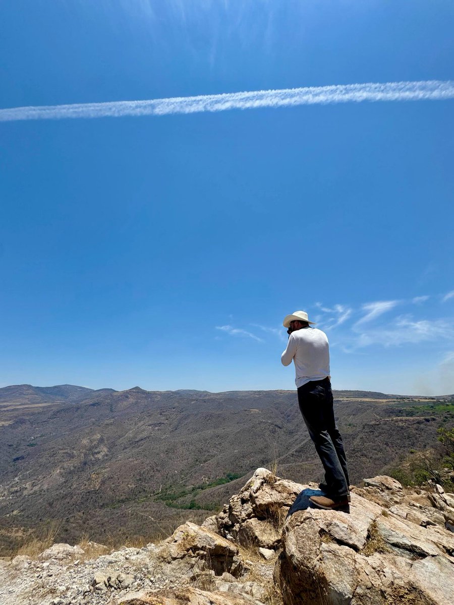LoretaBaym0f's tweet photo. Trying different things, you realize there’s more life than time—and too little time to waste. https://t.co/uqGKS0hpbM