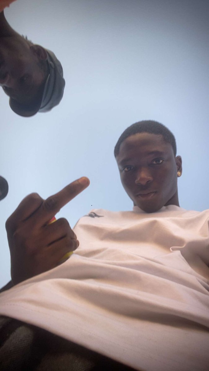 Samzkid_Vibez's tweet photo. Middle finger 🖕 https://t.co/TuCj7K5nRJ