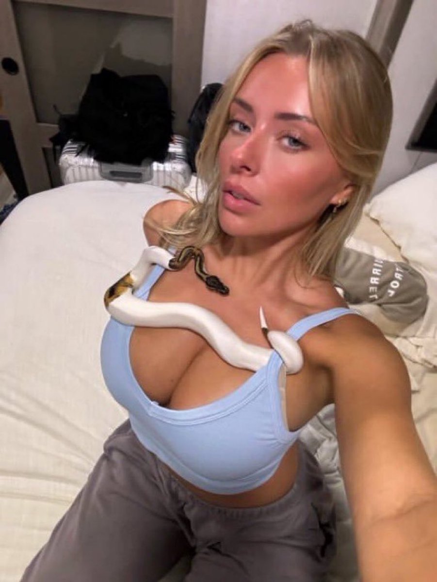 goddessloyalty_'s tweet photo. Who's ready for Today feargasm session 😈🥱

I'm here to feed on your biggest fear while you beg me not to expose you or your fetishes

#Cuck #cuckold #wankchat #hotwife #nsfw #nsfwtwt #bbc #bnwo #findom #horny #goon #gooner #feargasm #catfish #scam #wankbattle egirls feet https://t.co/YMAOw6wmQh