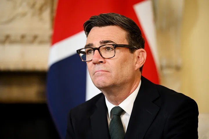 RachelD1892's tweet photo. Labour are morally bankrupt. They have chosen to fuel sectarianism in the UK to win a by election and appease far left backbenchers.
They have put national security at risk for votes.
An unelected PM leading a cabinet of clowns, and driving Britain to ruin. https://t.co/pP5n3YPTc7