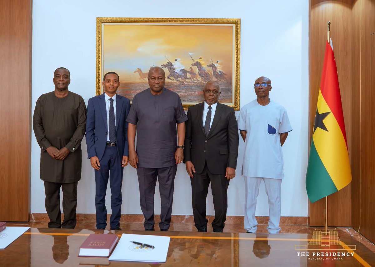 utvghana's tweet photo. President John Dramani Mahama has sworn in the five-member Independent Fiscal Council, tasked with strengthening public financial discipline, scrutinising government spending and monitoring Ghana’s debt sustainability.

#UTVGhana https://t.co/A2T1lNIbGm
