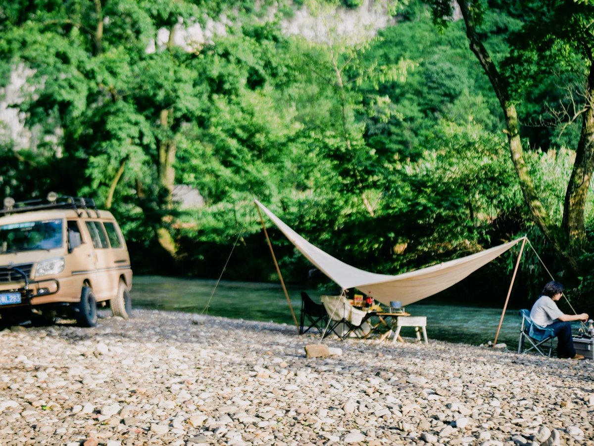 MehmetAslaffhc's tweet photo. Woke up to pine scent and crisp mountain air, sipped hot coffee by the glowing fire—this tiny forest camping trip felt like pure magic  #CampingVibes https://t.co/0B7rs1nhSN