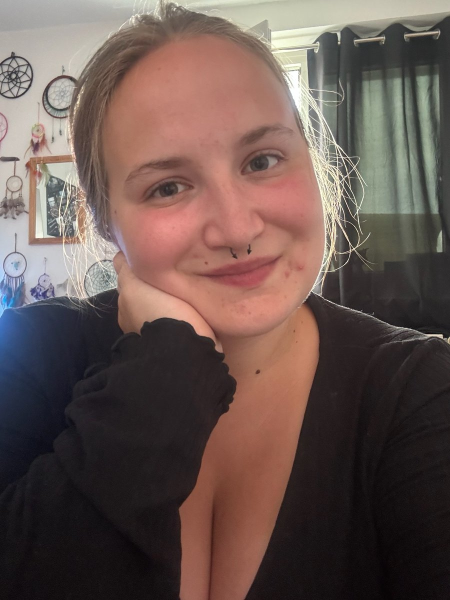 queenRomyy's tweet photo. I’m SICK of being SINGLE, yes I pay for haircuts &amp; SUCK it on soft! 😩🤲🏽🙄 https://t.co/q1ByyaLNlB