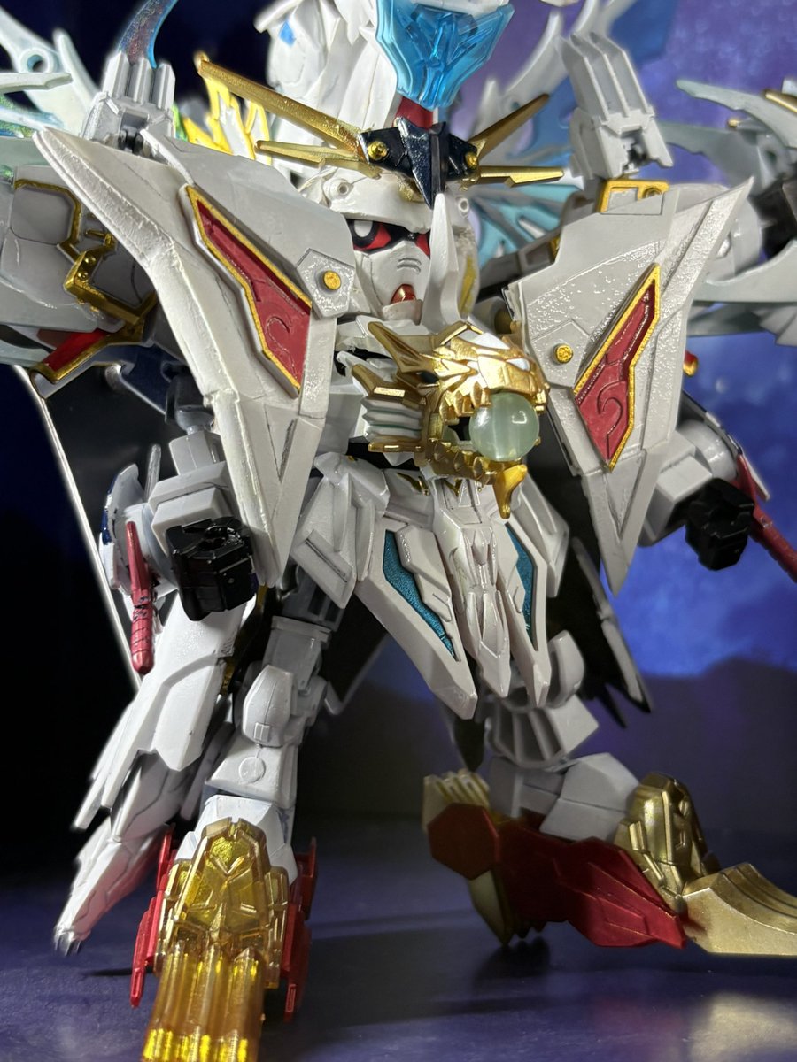 IZUMI0713IZUMI's tweet photo. 雄天刹卯須頑駄無(2/2)
命を賭して戦う覚悟を決め、“編練龍変(ﾍﾟｰﾈﾛﾍﾟｰ)”を使い、龍と化した姿。四頭の龍と完全な一体化を果たし、自身の精神はすでに異質な存在へと昇華しており、元に戻ることはできない。
ただ闇に堕ちた玖志威との決着を果たすのみ
 #SDガンダム 
 #俺SD作ってるぜ https://t.co/KU4XDpq9Hs