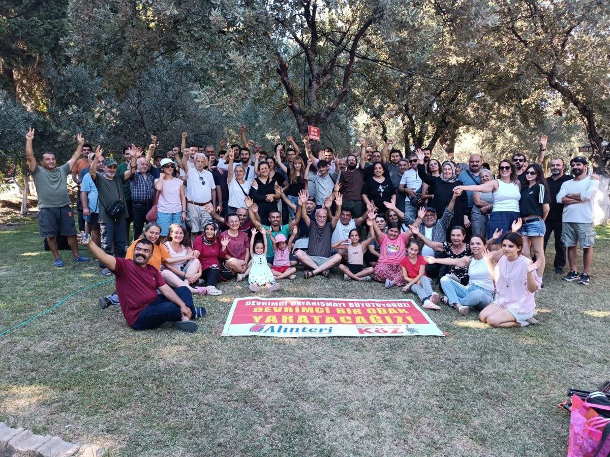 GazeteAlinteri5's tweet photo. Devrimci Odak Fikrinin Somut Kazanımı: Alınteri ve Köz’den Ortak Kamp

✅Alınteri ve Köz olarak yaklaşık bir yıldır sürdürdüğümüz devrimci güç birliğini Balıkesir Burhaniye’de düzenlediğimiz  ortak kampımızla bir adım daha ileriye taşıdık

https://t.co/6DmeeY7bys https://t.co/yXfNH9IP7o