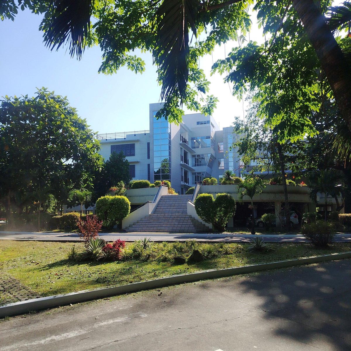lndaulvl's tweet photo. hello #studytwt #studytwtph! lev here.

let's be moots! :p

› he/him | 20 | 🇵🇭
     — fil/eng/kor/det/fr
     — not new to studytwt
› 3rd year bs physics 
     — specialization
           » computational biophysics 
› hsr, gi, kpop, f1, art ++ more !!

   ♡ / ⟳ for moots !! https://t.co/G7xv8AZbPI