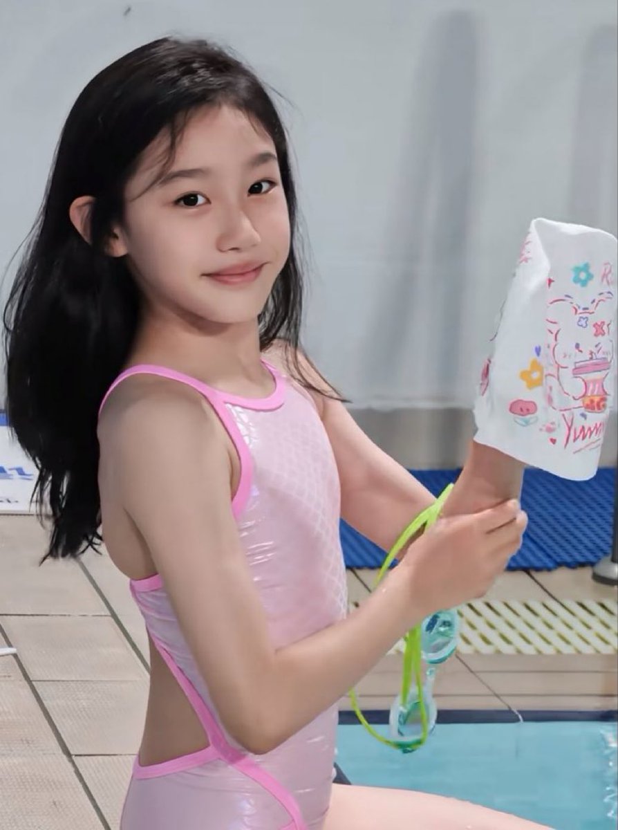 Iola1iu's tweet photo. 有人锐评我13岁的福吗😘

开脱！！！！！

上供！！   ！

刚拍的新鲜出炉的照片  视频 ！！！📷 https://t.co/u3yfRbcCPC