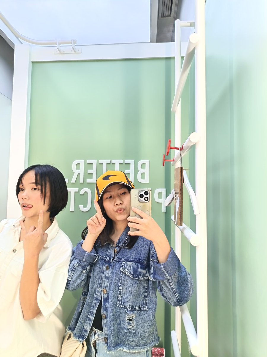 LatinSilsi87000's tweet photo. Hbd yah buat saya ini ,21 with no kids 🥳 https://t.co/1Ip6IoLjP4