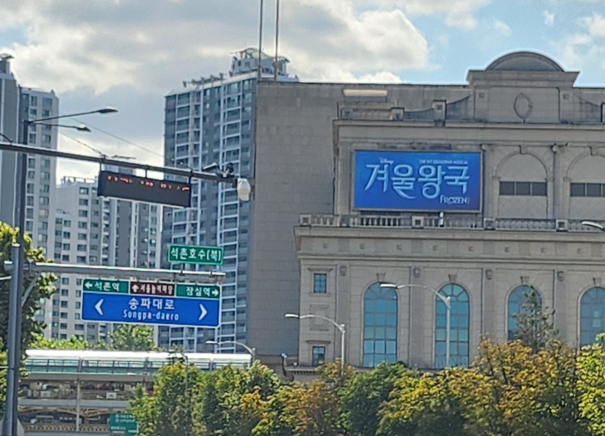 dolibt's tweet photo. 영어인터뷰하러 롯데몰왔다가
19억왕국 봄
다리아프고가방너무무겁고그냥현매할까
대극장은 마티네할없나요 https://t.co/GfifSmQxoA