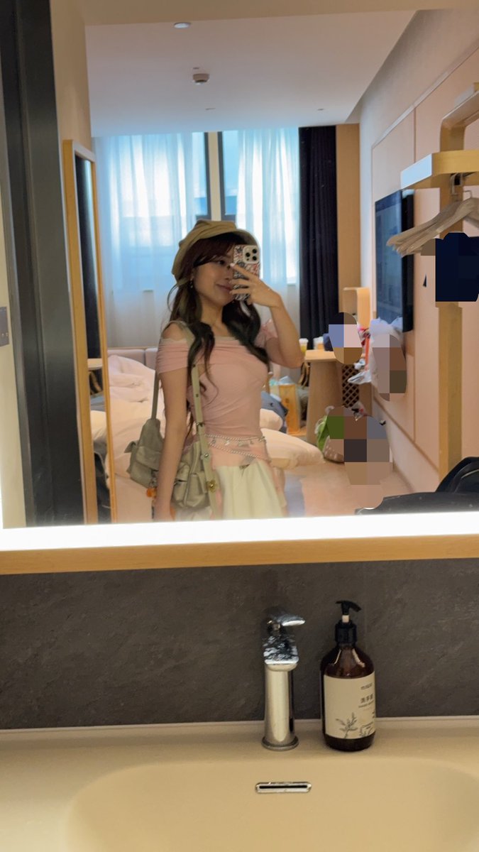 istarx's tweet photo. First Shanghai trip | second ti after 12 years of playing dota, I wish every dota fan gets to experience this someday 🙌🏻🥹 #ti15 little late oops #dota2 https://t.co/5zKZipyS83