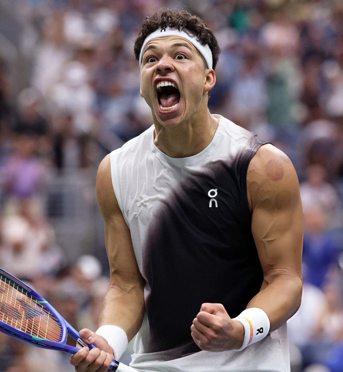FabrizioL05's tweet photo. LAS EPICAS SE GESTAN EN 5 SETS CARAJO

BEN SHELTON ESTA EN SEMIS DEL BEN SHELTON GANANDOLE A ALCARAZ EN 5 SETS

SE DIO EL SHELTONAZO CARAJO Y SIGAN MAMANDO LOS QUE DUDARON

5/7 Y SEGUIMOS CON COJONES HERMANO https://t.co/cckMyV82e9