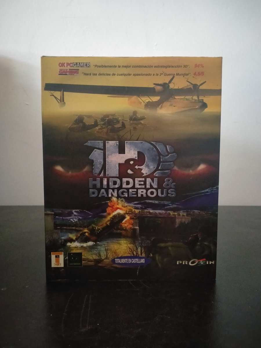 pcgamearchive's tweet photo. La Big Box española de Hidden &amp; Dangerous presumía de “realismo bélico sin precedentes” y juego cooperativo para 4 en red. En 1999, táctica, sigilo y paciencia cabían en un solo CD-ROM.

#pcgamearchive #HiddenAndDangerous #bigbox https://t.co/bA2ciNYT6E