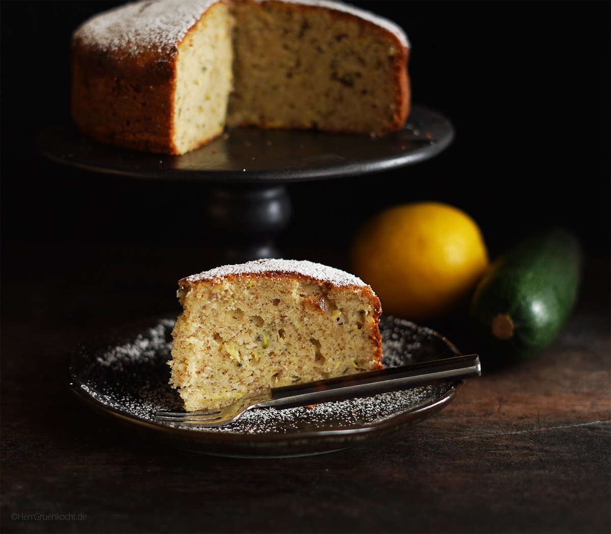 HerrGruenkocht's tweet photo. Morgen kommt mein neuer Newsletter und mit ihm auch mein neuer Zitronen-Mandelkuchen mit Zucchini

Er ist schön saftig und zitronig - und wie wir finden auch etwas italienisch. Das meint auch der Professor.

#Kuchen #Zucchini #Zitrone #Mandeln #backen #Herrgruenkocht https://t.co/LMi8J2FBsn