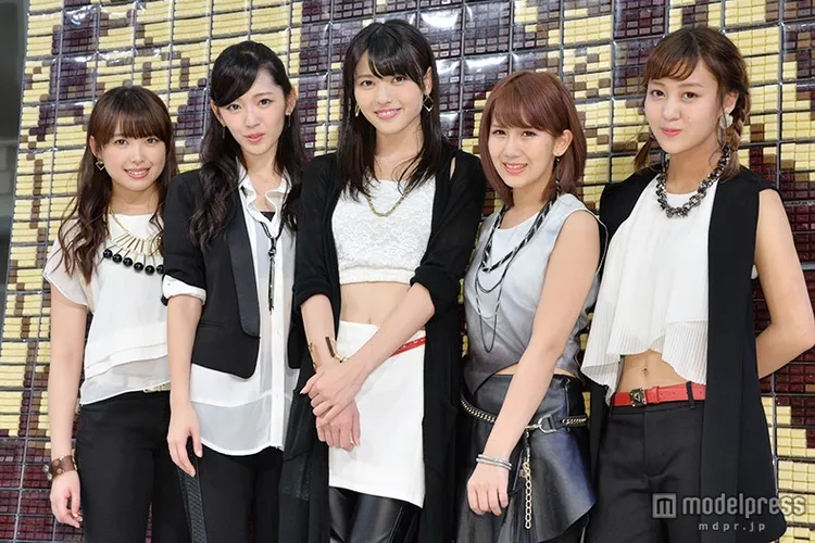 Dizzydennis's tweet photo. Today is ℃-ute no Hi!

I hope we can all share our love for this very special idol group.

I'm so glad I discovered them and I wish I could thank them for all that they gave to me. 

℃-ute、心から本当にありがとうございました。永遠に大好きです！ https://t.co/p1HbdCUwhR