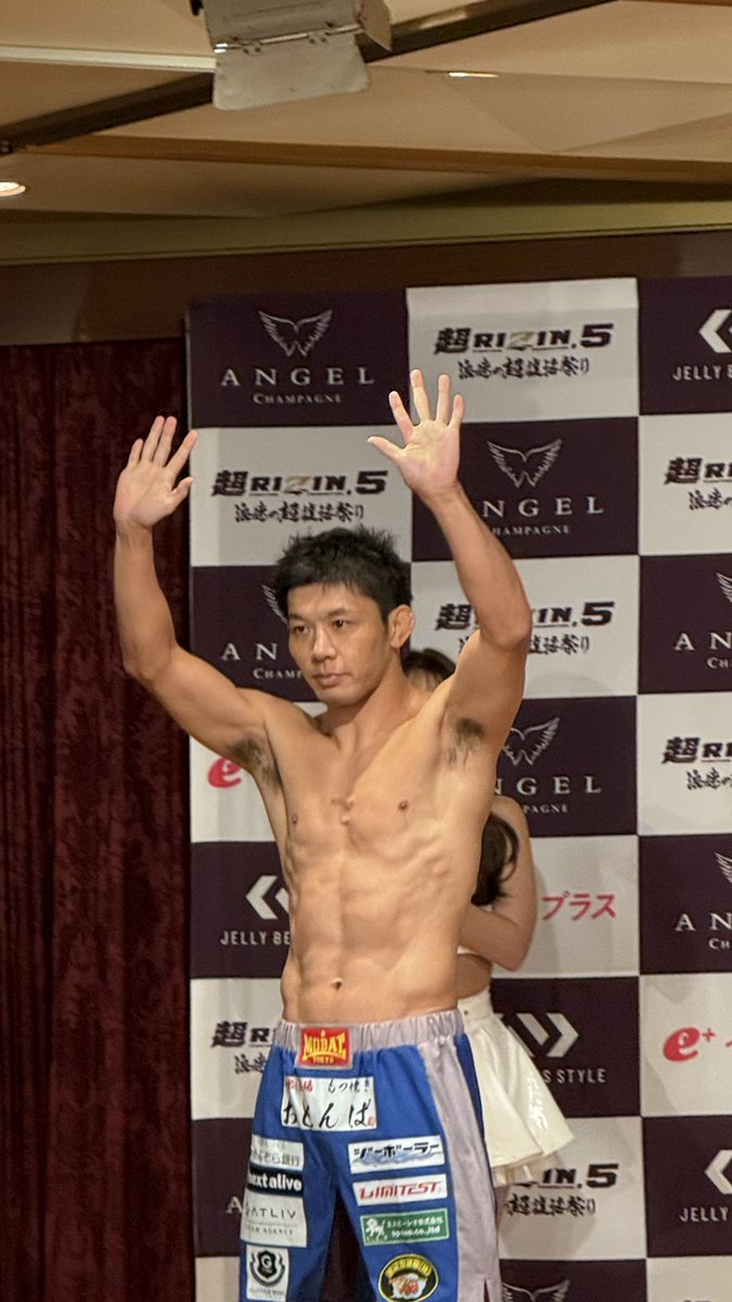 rizin_abc's tweet photo. さぁ、初代の王が帰還したぞ
明日は斎藤裕が勝つ日だ
#超RIZIN5 https://t.co/RfVLgWdC5e
