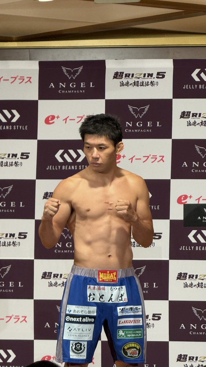 rizin_abc's tweet photo. さぁ、初代の王が帰還したぞ
明日は斎藤裕が勝つ日だ
#超RIZIN5 https://t.co/RfVLgWdC5e