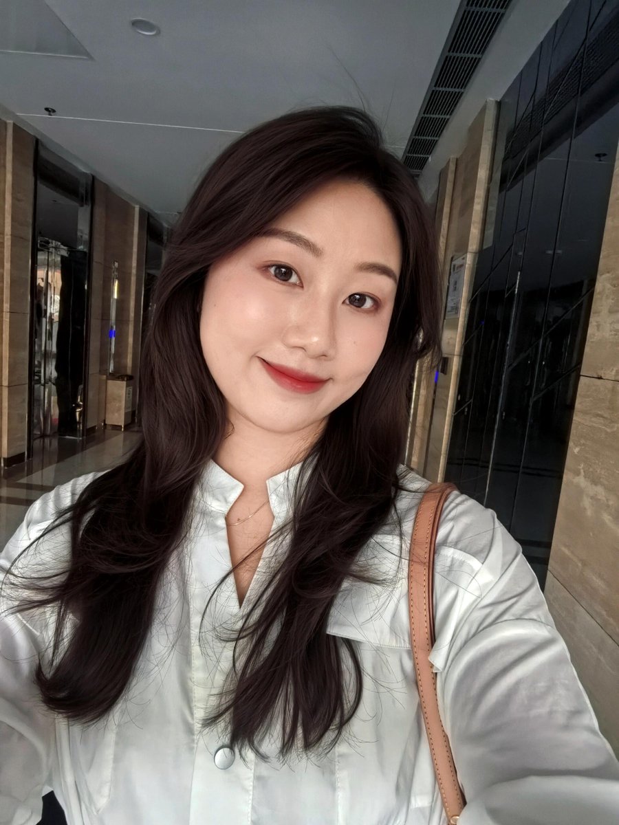 queen___kajal's tweet photo. 素颜就是想要真实 如果你喜欢真实 那我们可以试试 毕竟心灵都很孤独 https://t.co/EicOOAoEje