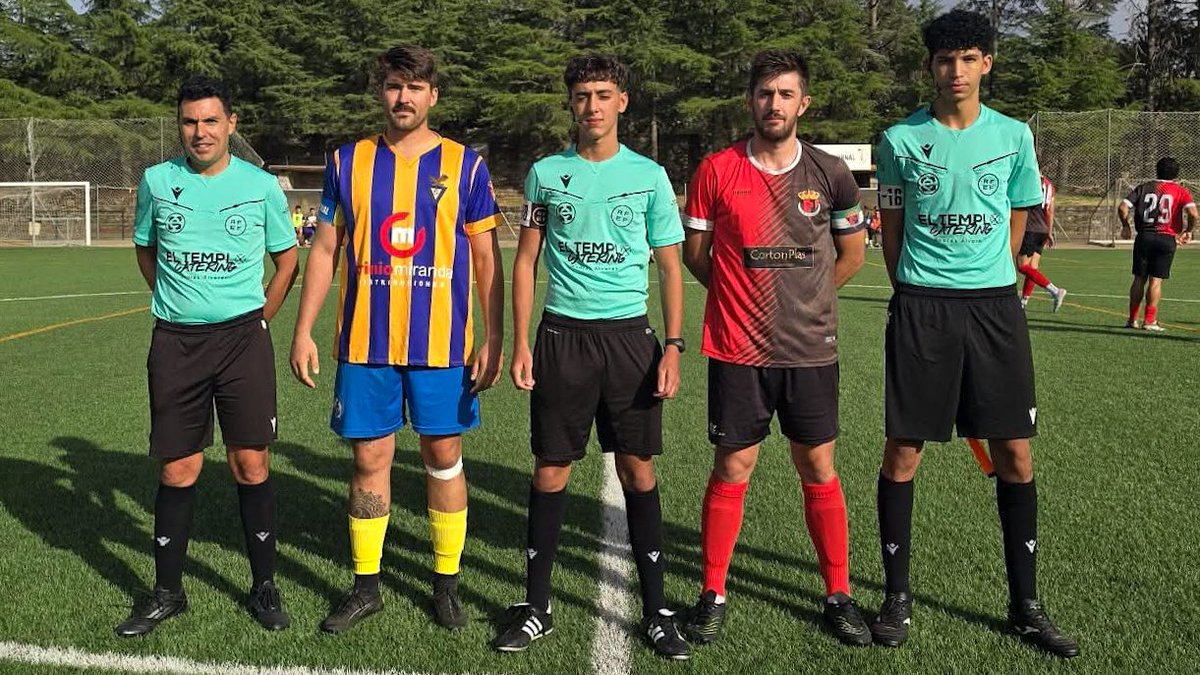 ARBNavalmoral's tweet photo. CF Piornal VS CF Imperial Cuacos de Yuste, Amistoso 
Árbitro: Leo Maestro Verdiguier
Asistente 1: Roberto Paredes Carrasco
Asistente 2: Rayan Fathi Fathi https://t.co/NLbUuPKAPr