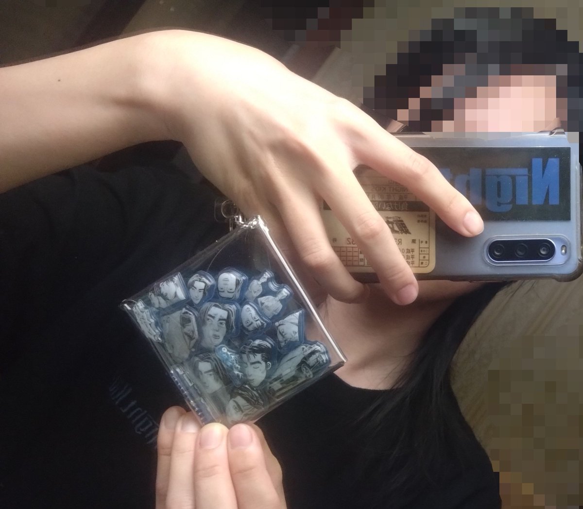 unknownAAA64's tweet photo. オンボロスマホ故シャカシャカできるスマホケースが無かったからぶら下げスタイルにした
(スマホにつけていることを誇示しようとしている2枚目) https://t.co/LTzbXnph8B