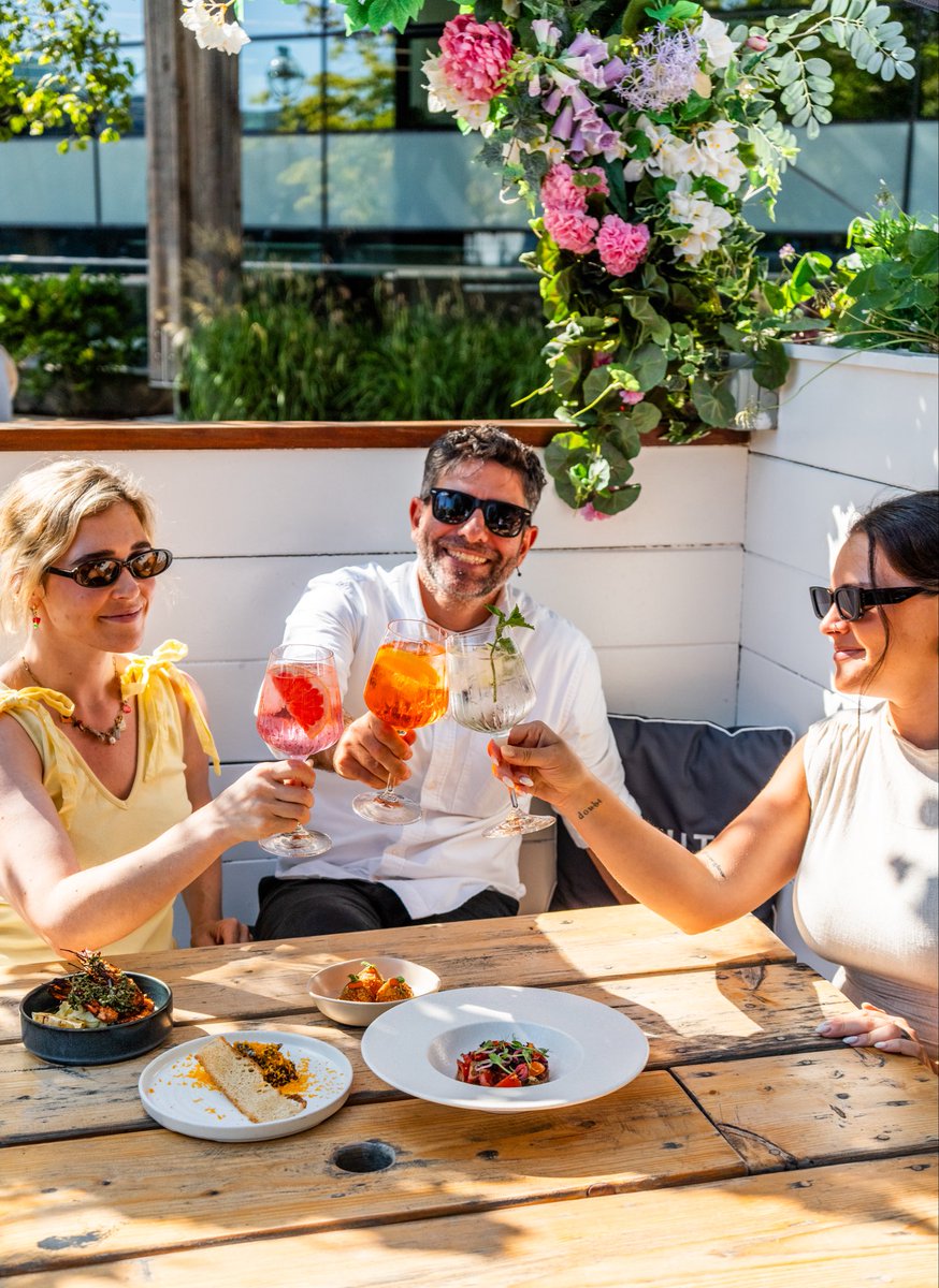 OysterShed's tweet photo. We know how we’re making the most of no rain today 🍑🥂

See you at the bar? https://t.co/tL7jly4EzH