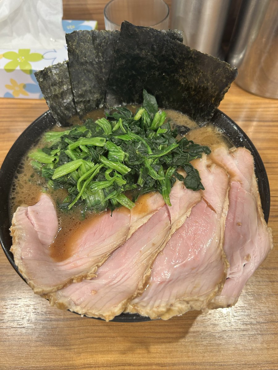 37msz189587's tweet photo. 輝道家。しょっぱ美味い。二日酔い明けの身体に染み渡るぅぅ！
#家系
#ラーメン
#野方 https://t.co/FdJuqcK5e2