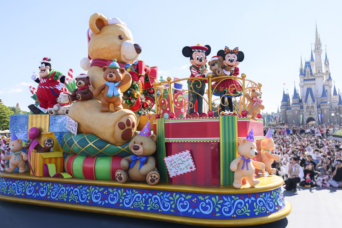 oricon's tweet photo. 【東京ディズニーリゾート】
今年のクリスマスイベント、11/11スタート🎄
⠀
ランドでは新パレード
「トイズ・ワンダラス・クリスマス！」
⠀
グッズは11/10発売🎅
「リルリンリン」ポップコーンバケット新登場
https://t.co/vyu4JnRpw6
⠀
東京ディズニーランド＆東京ディズニーシー
「ディズニー・クリスマス」11/11～12/25❄